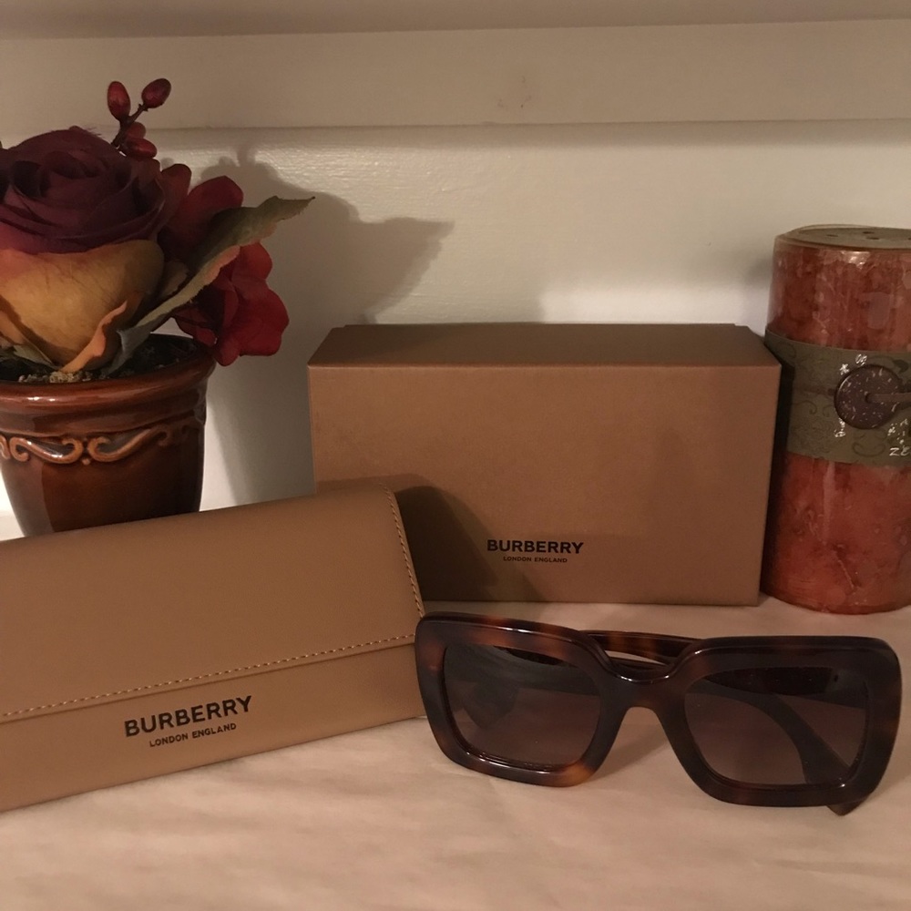 Burberry Square Sunglasses 100% authentic